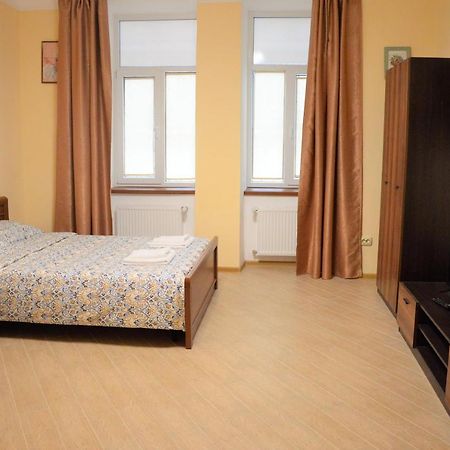 Apartamento У Князя Лева Поряд Площі Ринок At Duke'S Aparment Next To Rynok Square Leópolis Exterior foto