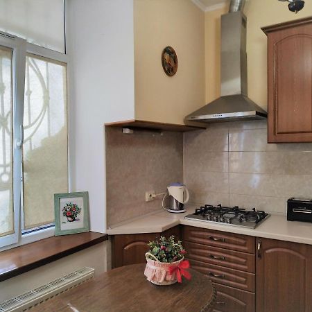 Apartamento У Князя Лева Поряд Площі Ринок At Duke'S Aparment Next To Rynok Square Leópolis Exterior foto