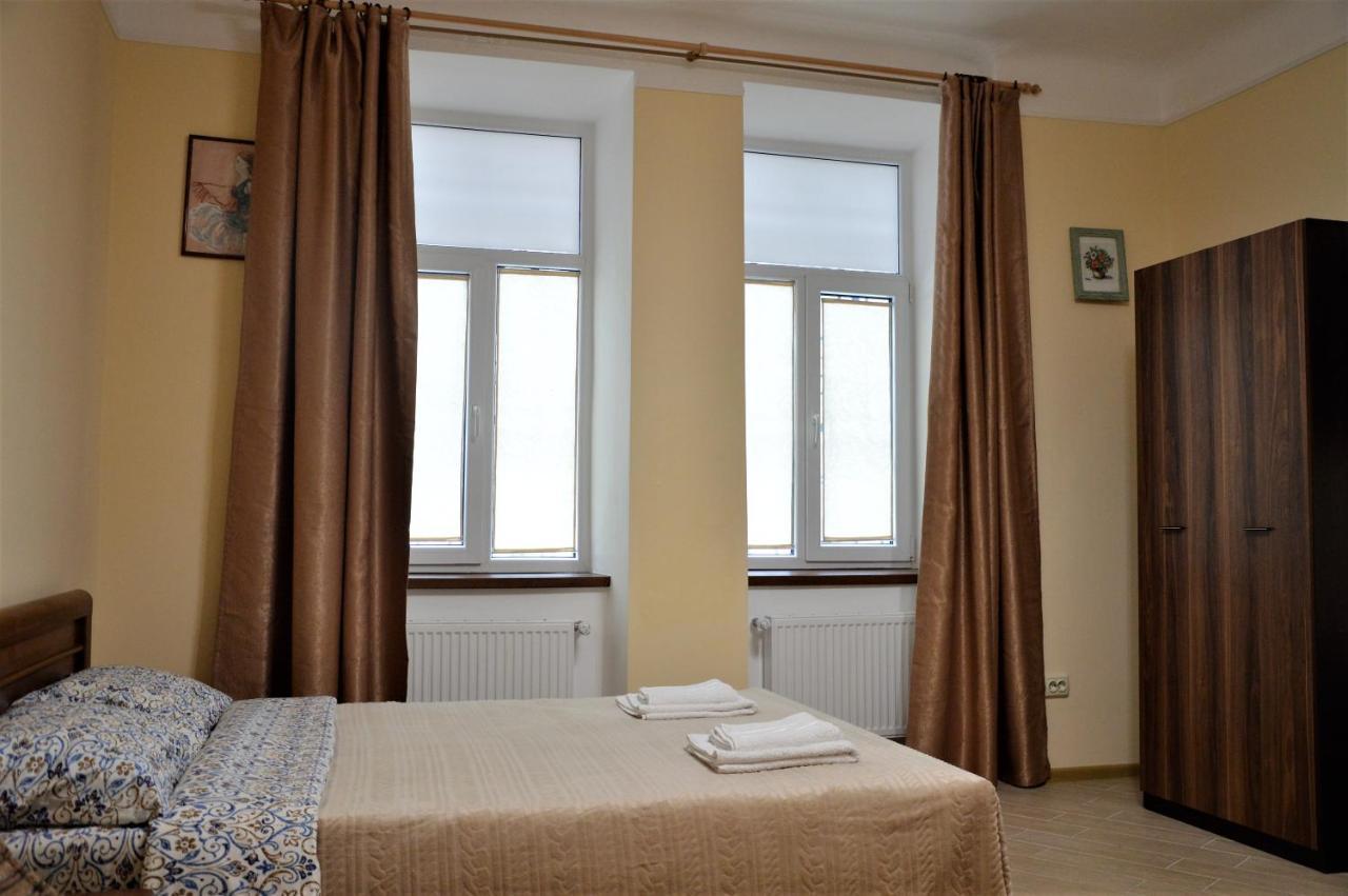 Apartamento У Князя Лева Поряд Площі Ринок At Duke'S Aparment Next To Rynok Square Leópolis Exterior foto