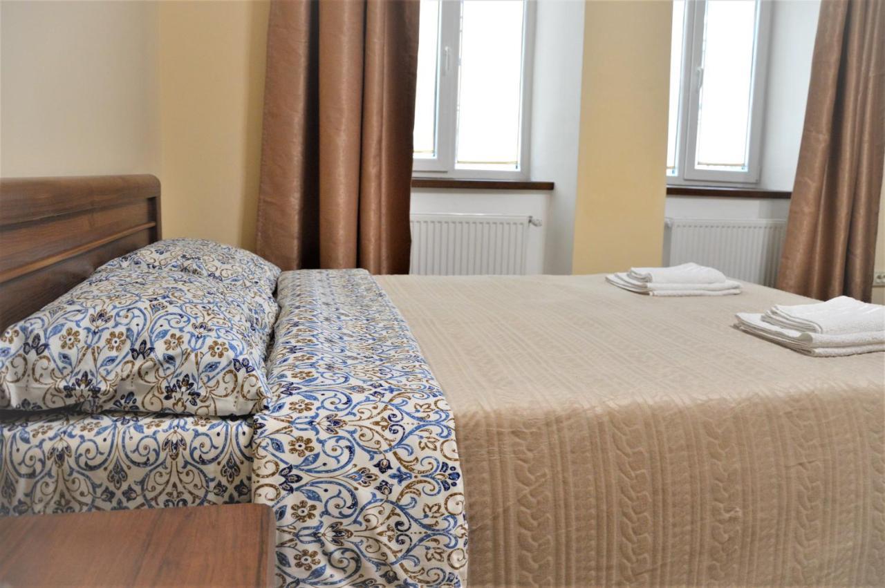 Apartamento У Князя Лева Поряд Площі Ринок At Duke'S Aparment Next To Rynok Square Leópolis Exterior foto